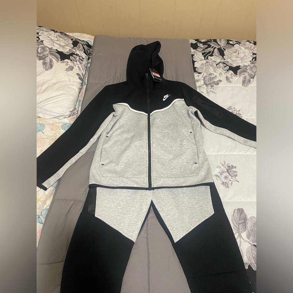 Nike tech fleece black and grey set